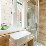 Agava Lux Rooms&pool Penzion Split