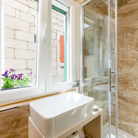 Agava Lux Rooms&pool Konukevi Split