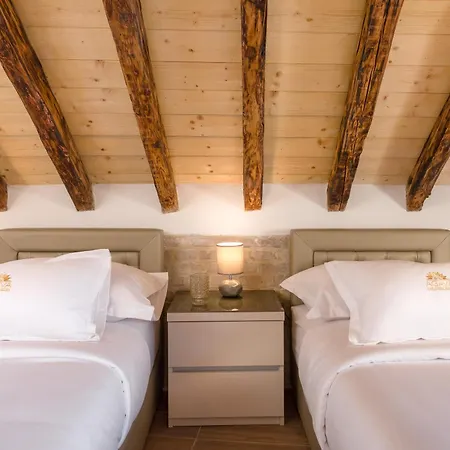Agava Lux Rooms&pool Konukevi