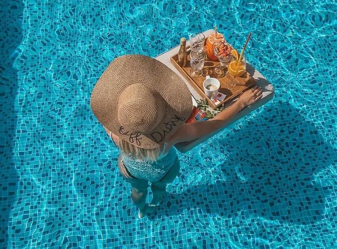 Agava Lux Rooms&pool 4*