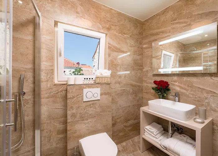 Agava Lux Rooms&pool سبليت