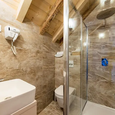 Agava Lux Rooms&pool Maison d'hôtes