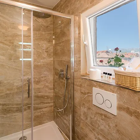 Agava Lux Rooms&pool 4* Split